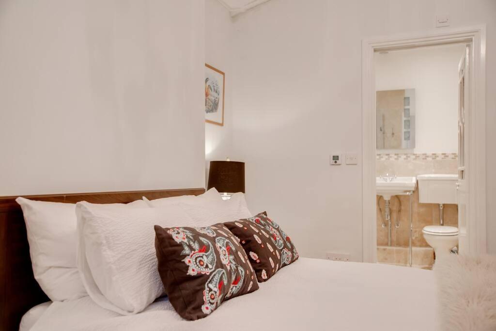Princes Villa - Large Fully Self Contained Flat, 5 Minutes From The Sea เฮสติงส์ ภายนอก รูปภาพ