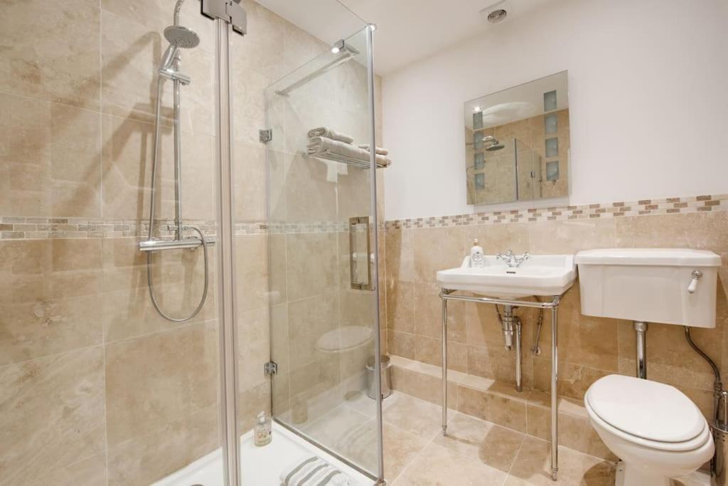 Princes Villa - Large Fully Self Contained Flat, 5 Minutes From The Sea เฮสติงส์ ภายนอก รูปภาพ