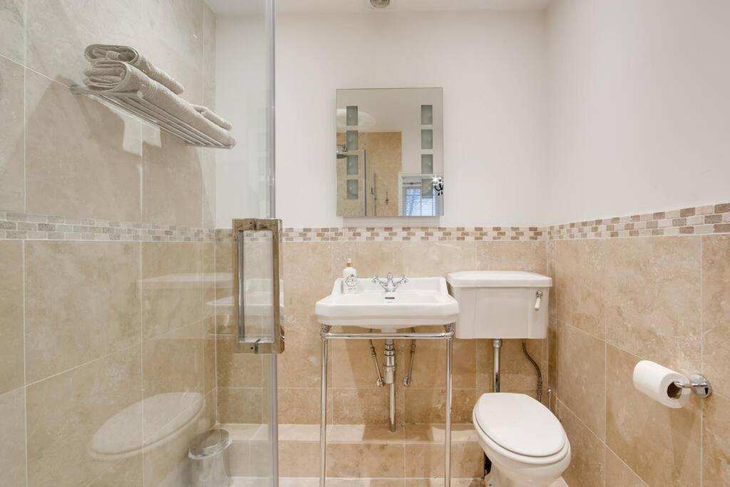 Princes Villa - Large Fully Self Contained Flat, 5 Minutes From The Sea เฮสติงส์ ภายนอก รูปภาพ