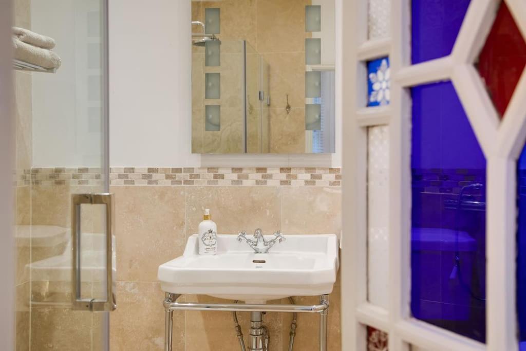 Princes Villa - Large Fully Self Contained Flat, 5 Minutes From The Sea เฮสติงส์ ภายนอก รูปภาพ